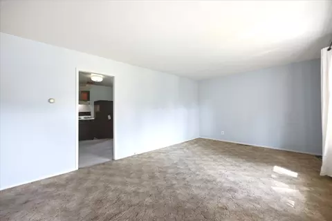 Living - 1329 Chippewa Dr, Ottawa, IL 61350 photo 1 of 4
