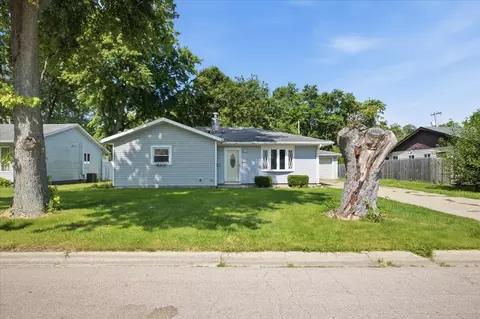 Exterior - 1329 Chippewa Dr, Ottawa, IL 61350 photo 3 of 8