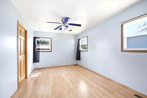 Bedroom - 1329 Chippewa Dr, Ottawa, IL 61350 photo 7 of 10