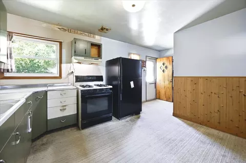 Kitchen - 1329 Chippewa Dr, Ottawa, IL 61350 photo 2 of 4
