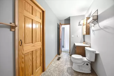 Bath - 1329 Chippewa Dr, Ottawa, IL 61350 photo 2 of 3