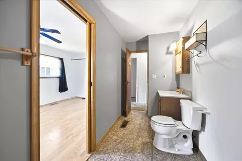 Bath - 1329 Chippewa Dr, Ottawa, IL 61350 photo 3 of 3