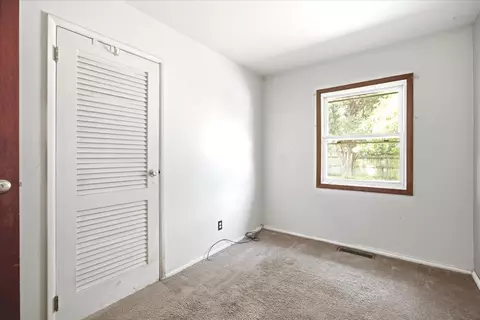 Bedroom - 1329 Chippewa Dr, Ottawa, IL 61350 photo 2 of 10