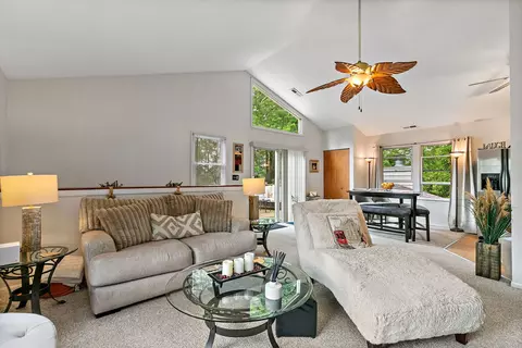 Living - 910 Division St, Barrington, IL 60010 photo 9 of 10