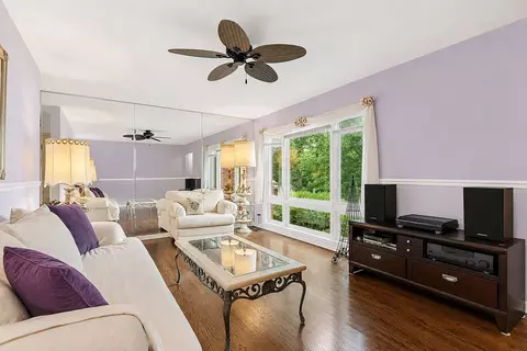 Living - 910 Division St, Barrington, IL 60010 photo 1 of 10