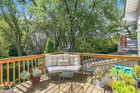 Exterior - 910 Division St, Barrington, IL 60010 photo 2 of 6