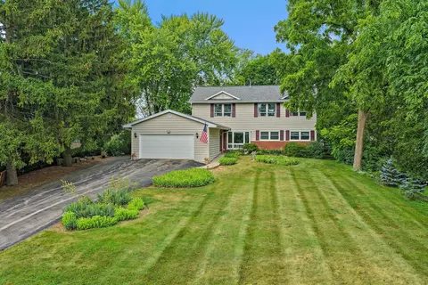 Exterior - 910 Division St, Barrington, IL 60010 photo 1 of 6