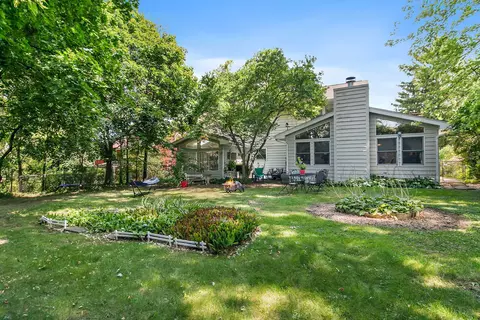 Exterior - 910 Division St, Barrington, IL 60010 photo 5 of 6