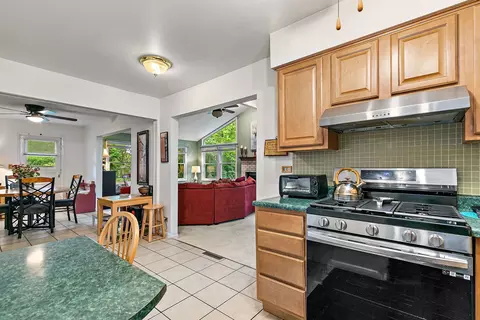 Kitchen - 910 Division St, Barrington, IL 60010 photo 4 of 6