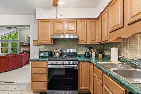 Kitchen - 910 Division St, Barrington, IL 60010 photo 3 of 6