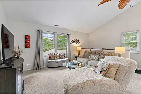 Living - 910 Division St, Barrington, IL 60010 photo 8 of 10