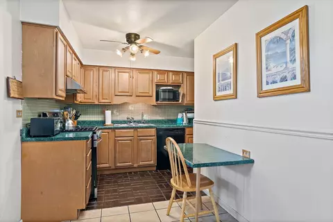 Kitchen - 910 Division St, Barrington, IL 60010 photo 2 of 6