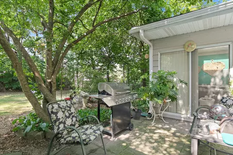 Exterior - 910 Division St, Barrington, IL 60010 photo 3 of 6