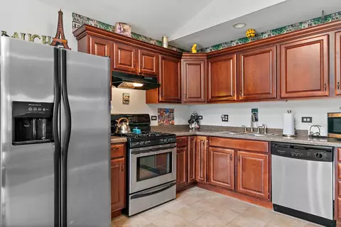 Kitchen - 910 Division St, Barrington, IL 60010 photo 6 of 6