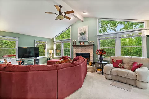 Living - 910 Division St, Barrington, IL 60010 photo 7 of 10