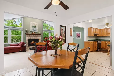 Dining - 910 Division St, Barrington, IL 60010 photo 3 of 6