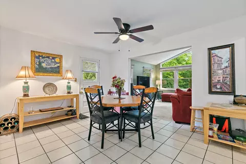 Dining - 910 Division St, Barrington, IL 60010 photo 2 of 6