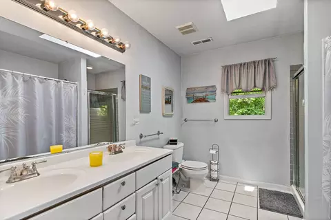 Bath - 910 Division St, Barrington, IL 60010 photo 3 of 3