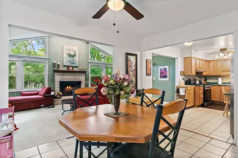 Dining - 910 Division St, Barrington, IL 60010 photo 4 of 6