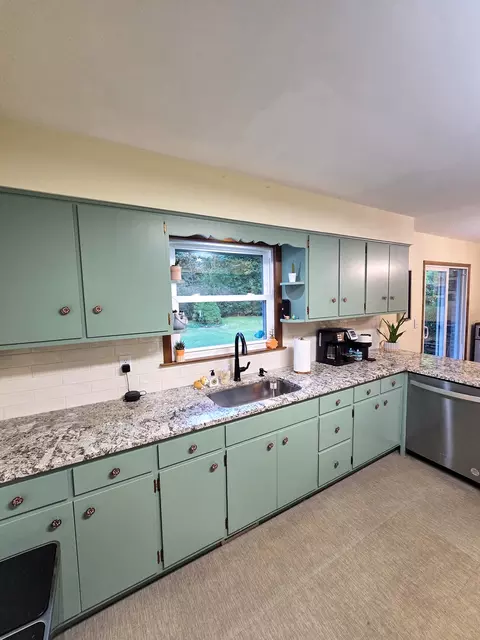 Kitchen - 15821 S River Rd, Plainfield, IL 60544 photo 6 of 6