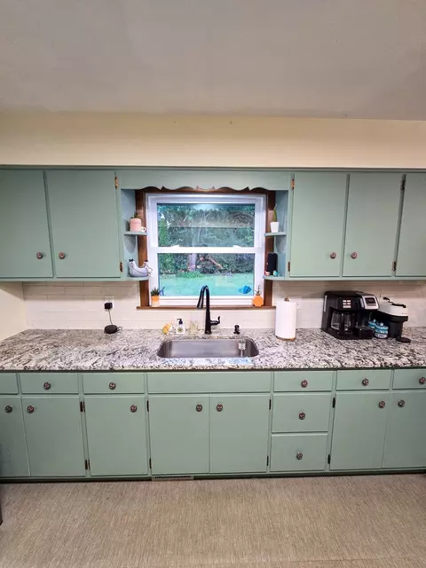 Kitchen - 15821 S River Rd, Plainfield, IL 60544 photo 4 of 6