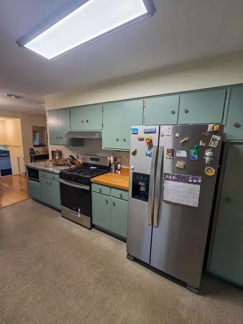 Kitchen - 15821 S River Rd, Plainfield, IL 60544 photo 5 of 6