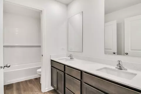 Bath - 14831 S Parkview Dr, Plainfield, IL 60544 photo 1 of 2