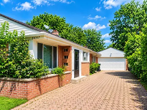 6647 N Lawndale Ave, Lincolnwood, IL 60712