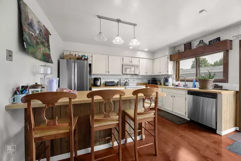 Kitchen - 1236 Willow Ln, Gurnee, IL 60031 photo 2 of 3