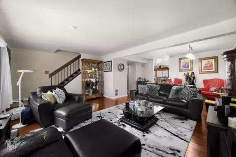 Living - 1236 Willow Ln, Gurnee, IL 60031 photo 2 of 4