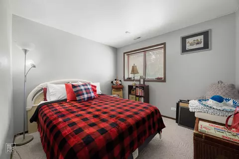 Bedroom - 1236 Willow Ln, Gurnee, IL 60031 photo 4 of 5