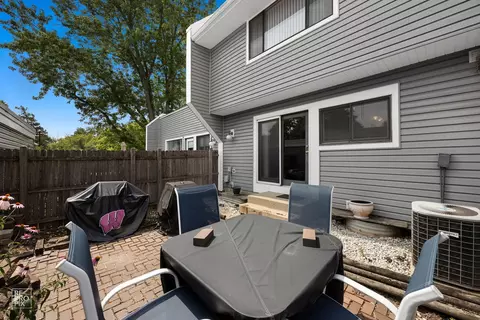 Exterior - 1236 Willow Ln, Gurnee, IL 60031 photo 4 of 6
