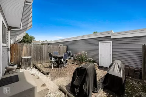 Exterior - 1236 Willow Ln, Gurnee, IL 60031 photo 5 of 6
