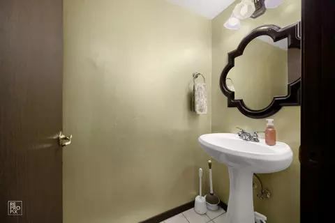 Bath - 1236 Willow Ln, Gurnee, IL 60031 photo 1 of 4