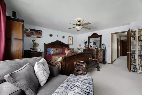 Bedroom - 1236 Willow Ln, Gurnee, IL 60031 photo 2 of 5