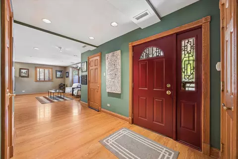 Entry Way - 204 E 32nd St, Chicago, IL 60616 photo 1 of 5