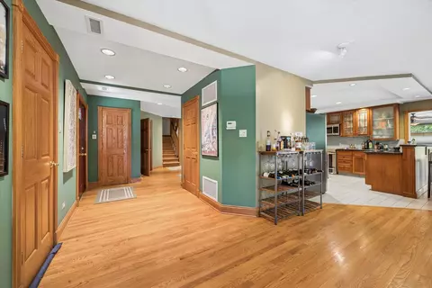 Entry Way - 204 E 32nd St, Chicago, IL 60616 photo 2 of 5