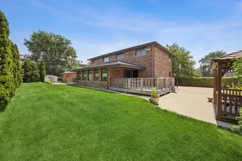 Exterior - 204 E 32nd St, Chicago, IL 60616 photo 4 of 9