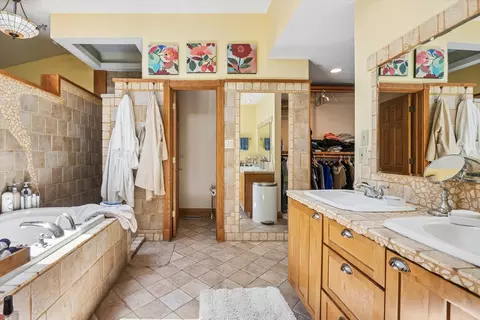 Bath - 204 E 32nd St, Chicago, IL 60616 photo 1 of 4