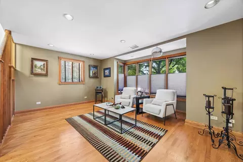 Living - 204 E 32nd St, Chicago, IL 60616 photo 1 of 4