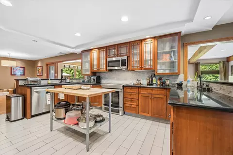 Kitchen - 204 E 32nd St, Chicago, IL 60616 photo 2 of 2