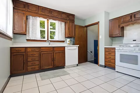 Kitchen - 1426 E Morrell St, Streator, IL 61364 photo 1 of 2