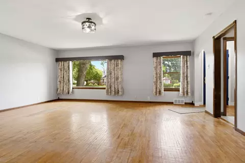 Living - 1426 E Morrell St, Streator, IL 61364 photo 3 of 4