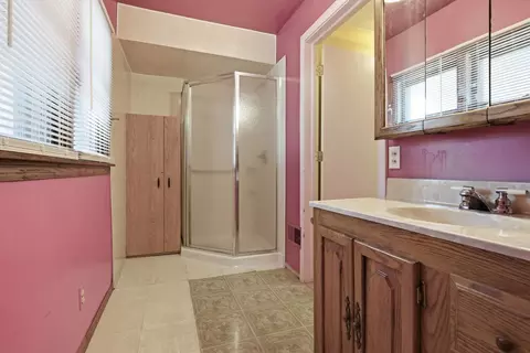 Bath - 1426 E Morrell St, Streator, IL 61364 photo 1 of 3