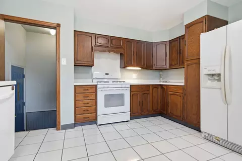 Kitchen - 1426 E Morrell St, Streator, IL 61364 photo 2 of 2