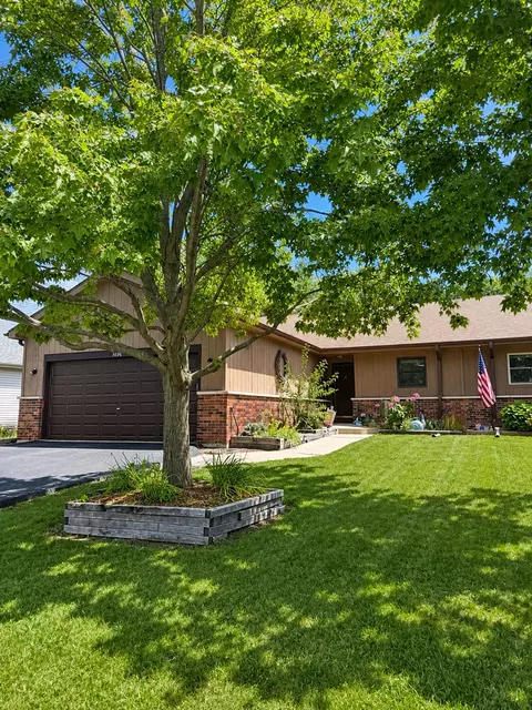 1608 Walsh Dr, Yorkville, IL 60560