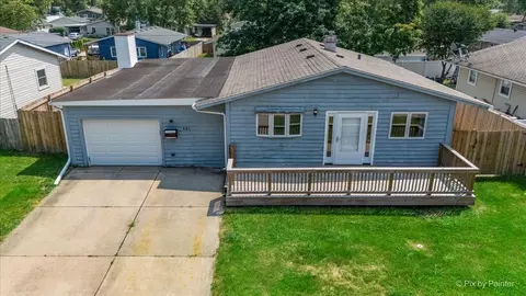 131 Austin Ave, Carpentersville, IL 60110