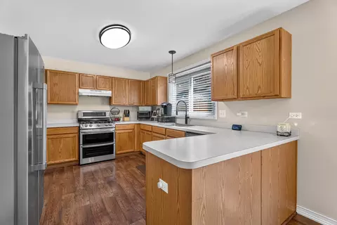2008 Olde Mill Rd, Plainfield, IL 60586 photo 3