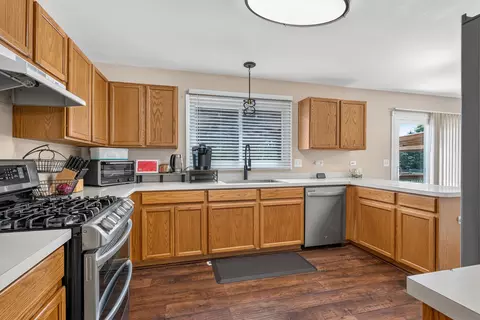 2008 Olde Mill Rd, Plainfield, IL 60586 photo 2