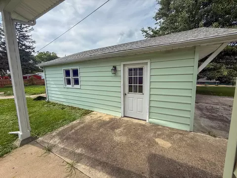 Exterior - 506 N Webster St, Catlin, IL 61817 photo 10 of 11